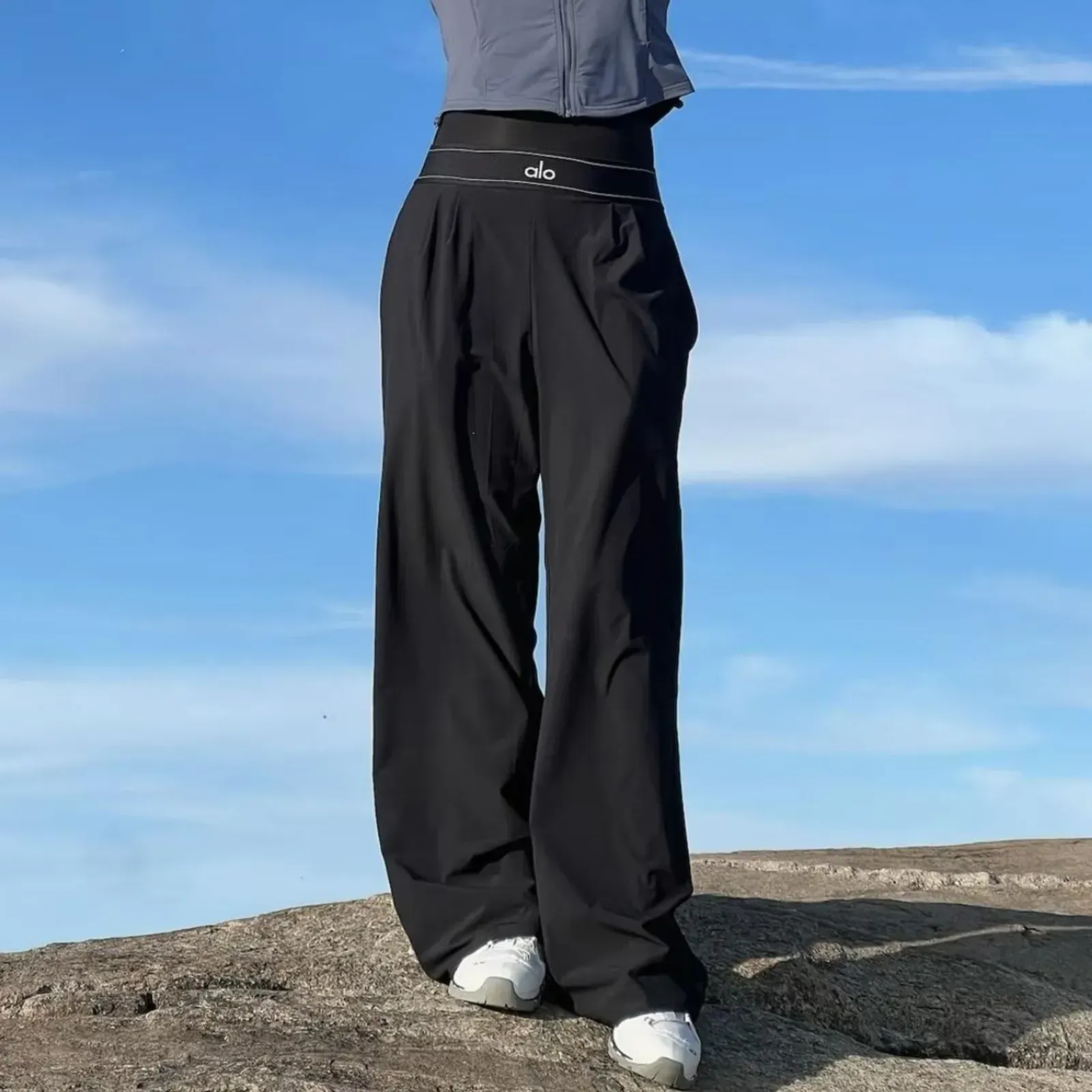 شلوار زنانه لوکس Alo Yoga Suit Up فاق بلند اورجینال | کد W51432R